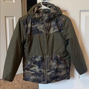 Two faced the north face boys size 8 puffer camo